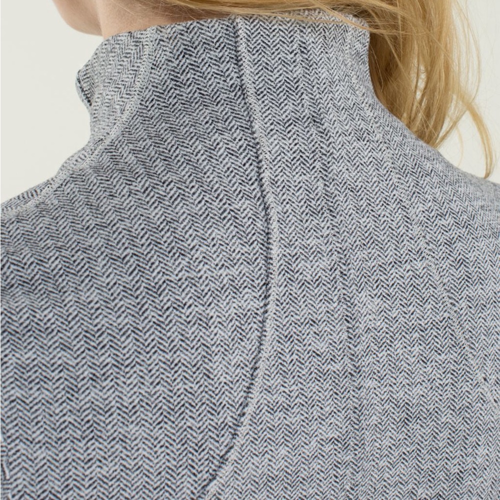 EUC Lululemon Forme Jacket II *Textured - Picture 3 of 10